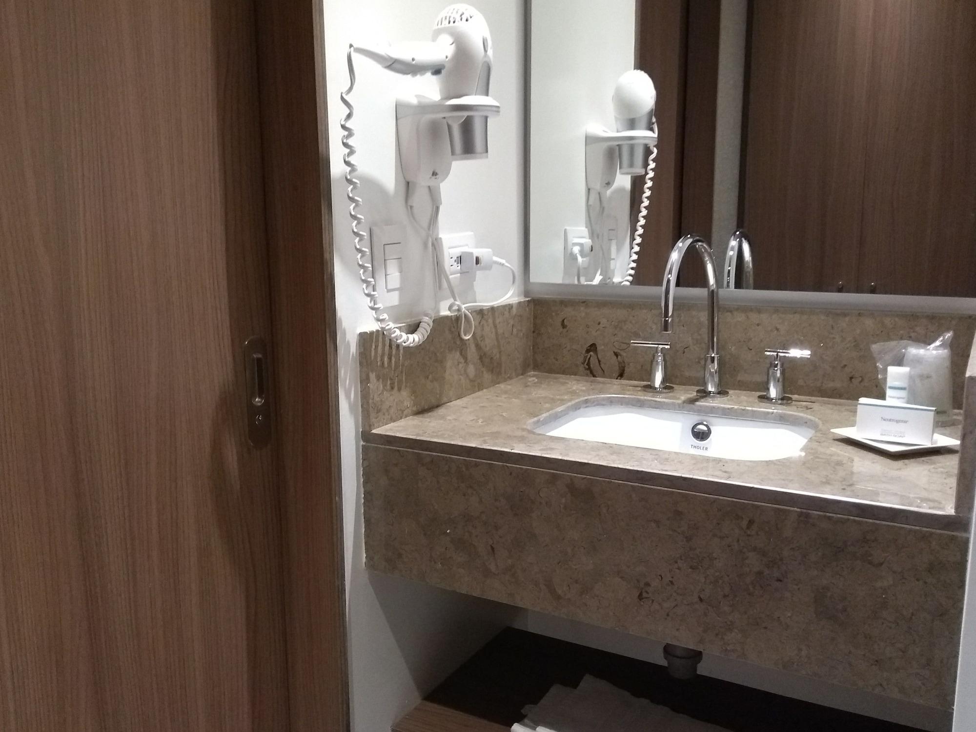 Hampton By Hilton Yopal Hotel Kültér fotó